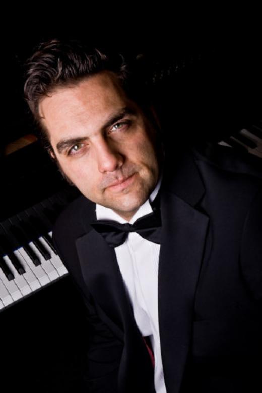 DANIEL - PIANO/VOCALIST